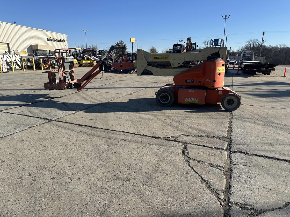 2017 JLG E400AJPN-3