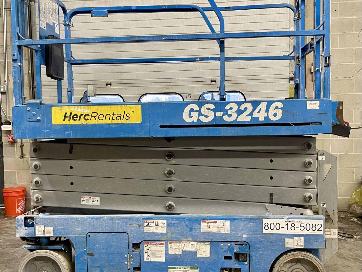 2017 Genie GS-3246