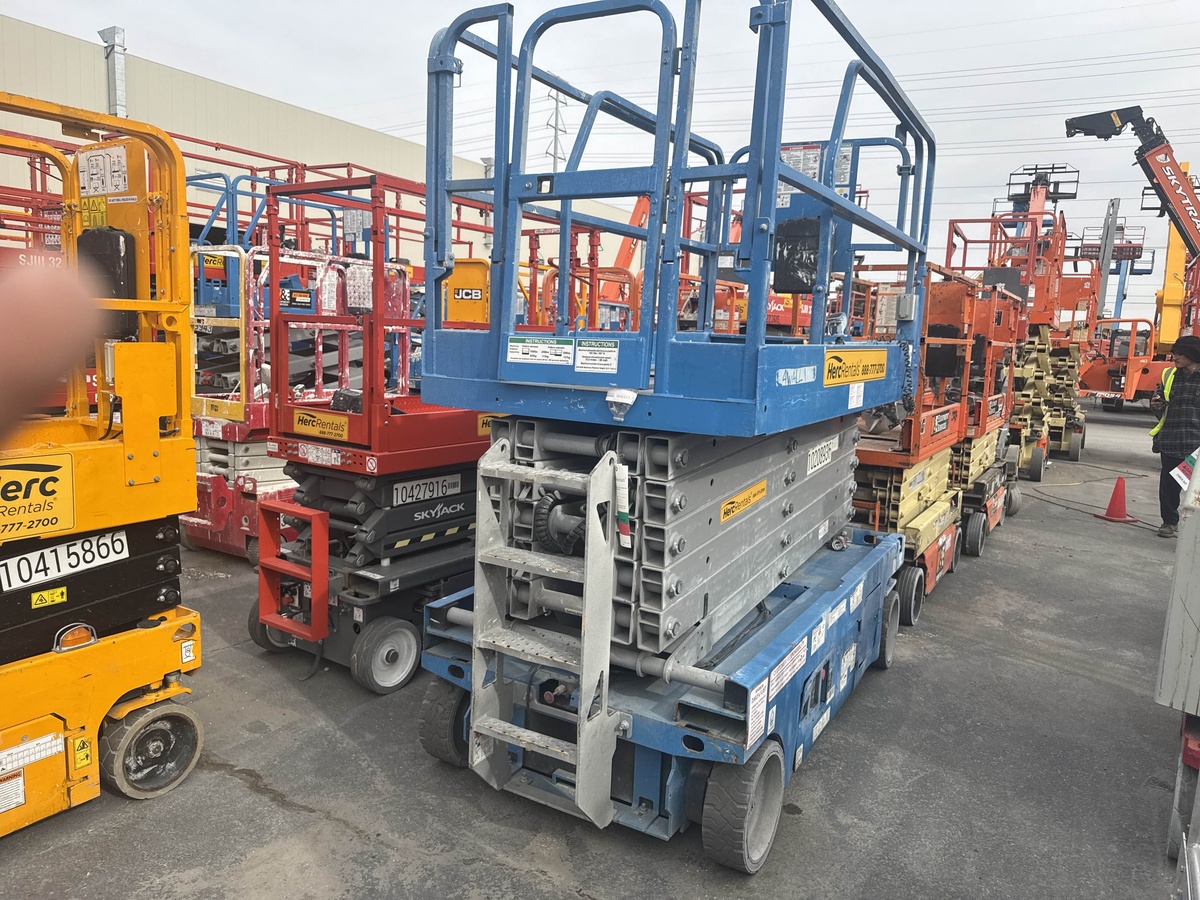 2017 Genie GS-4047
