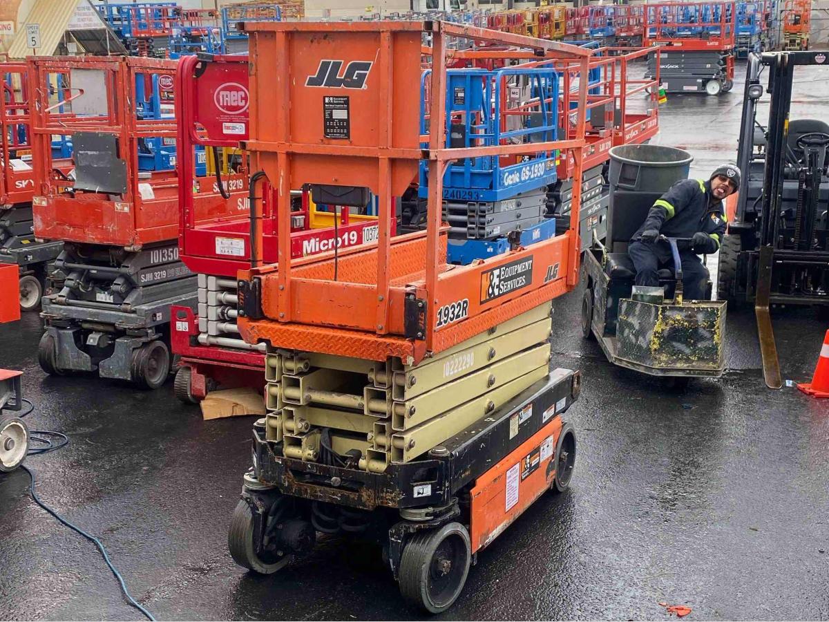 2017 JLG 1932R