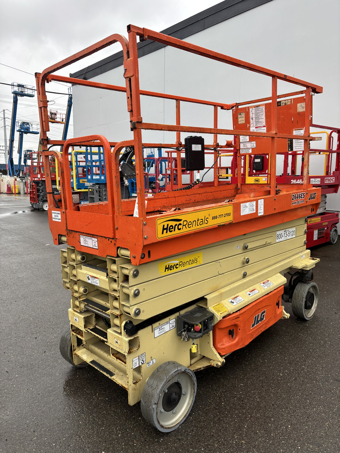 2017 JLG 2646ES-4