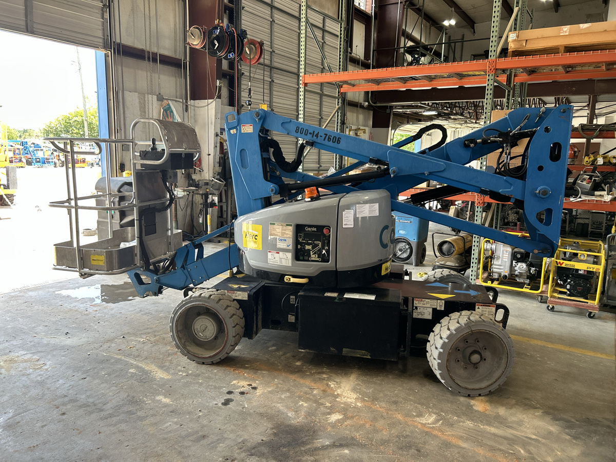 2017 Genie Z-33/18