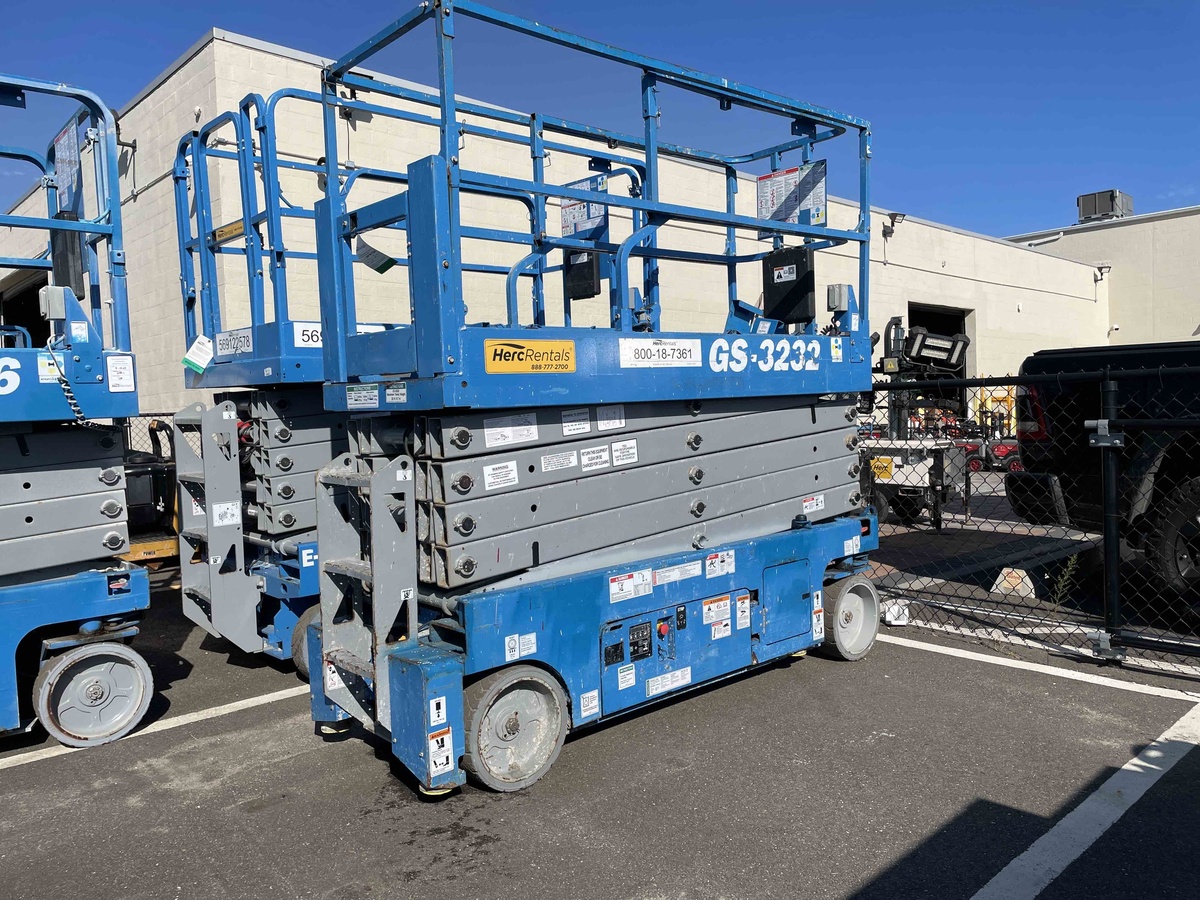 2017 Genie GS-3232