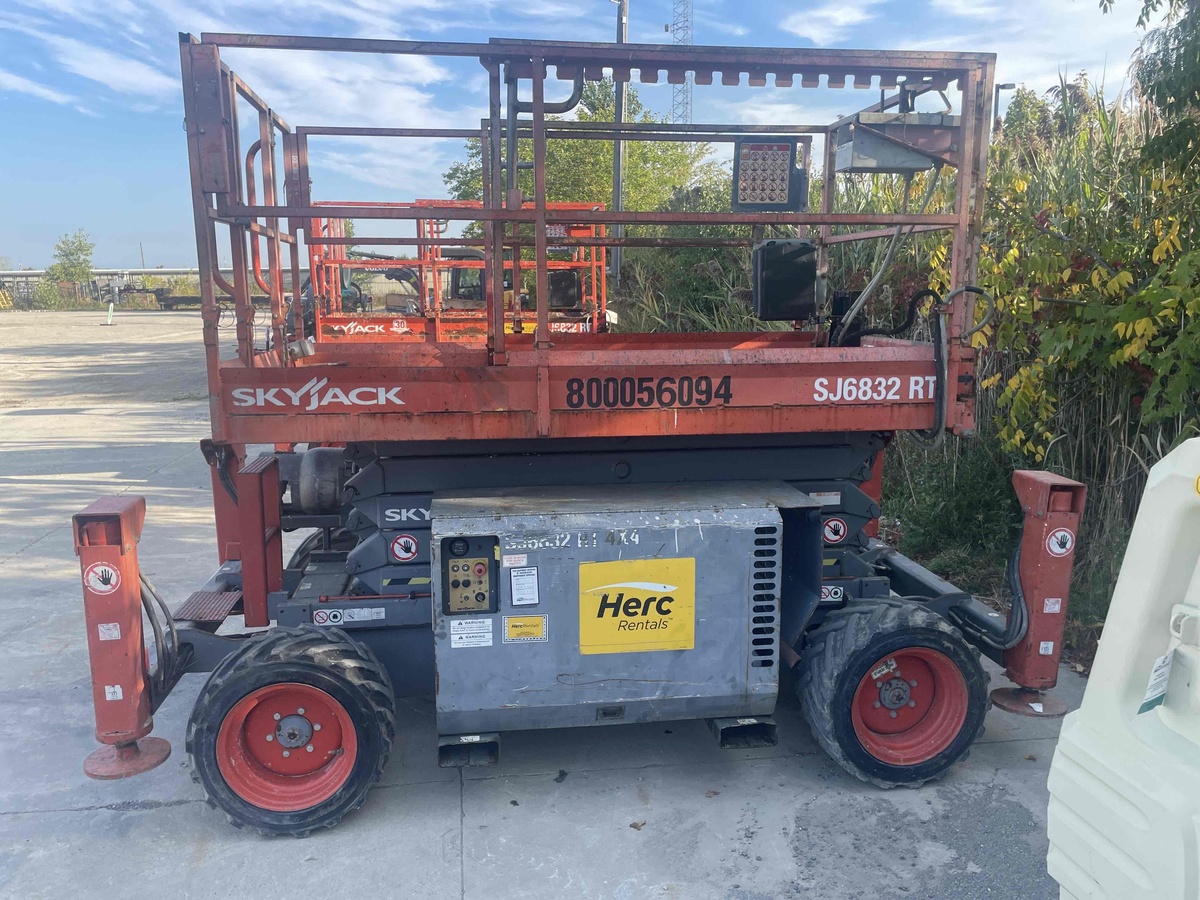 2015 Skyjack SJ-6832RT-5