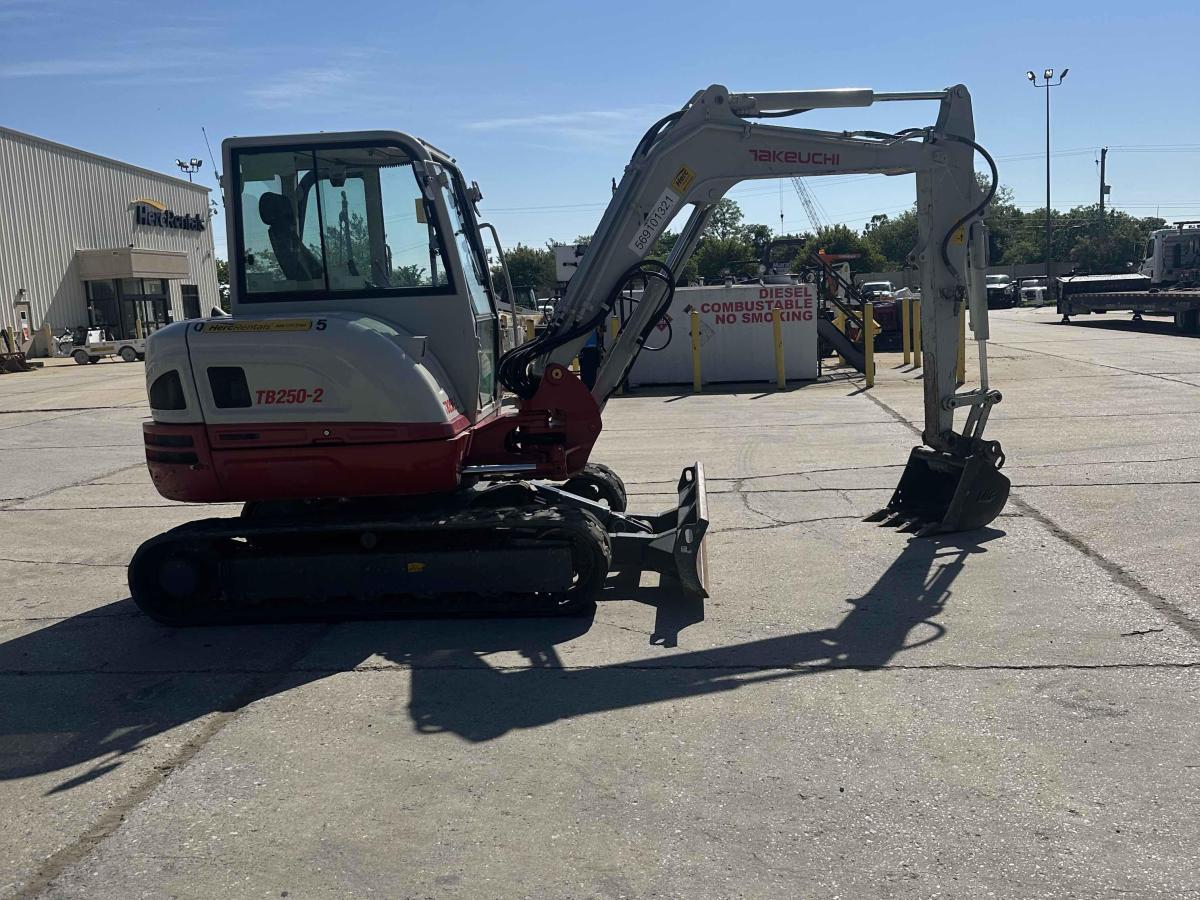 2021 Takeuchi TB250-5