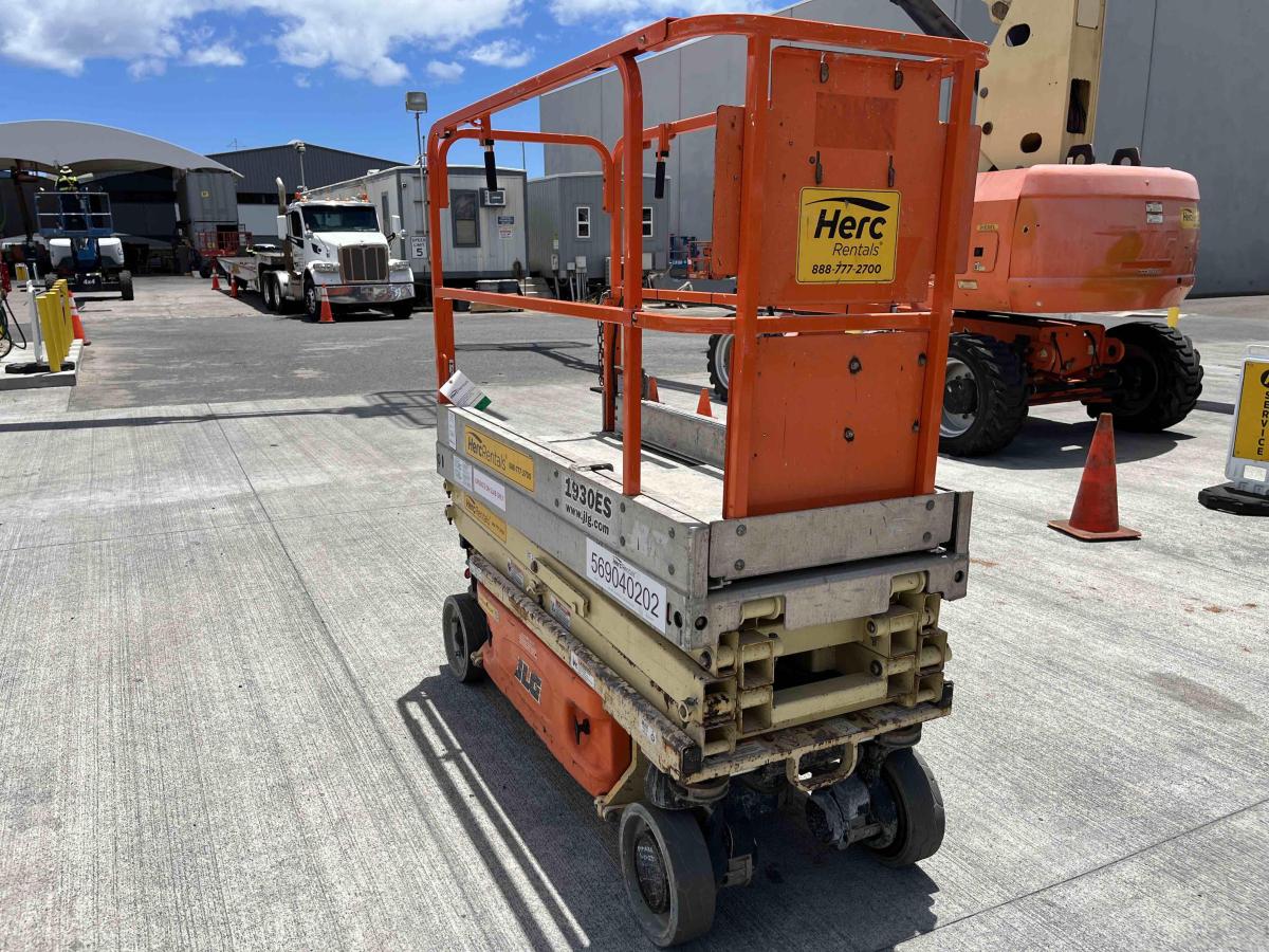 2012 JLG 1930ES