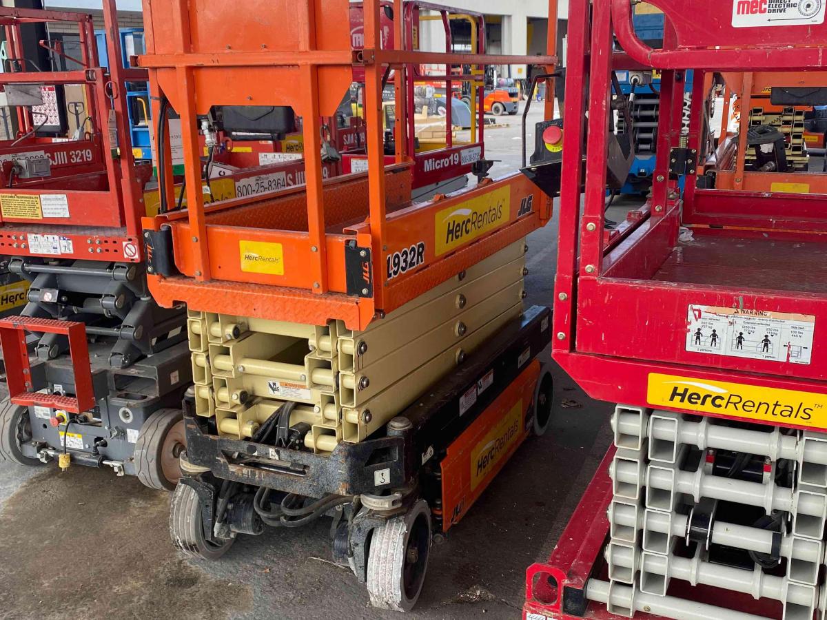 2017 JLG 1932R