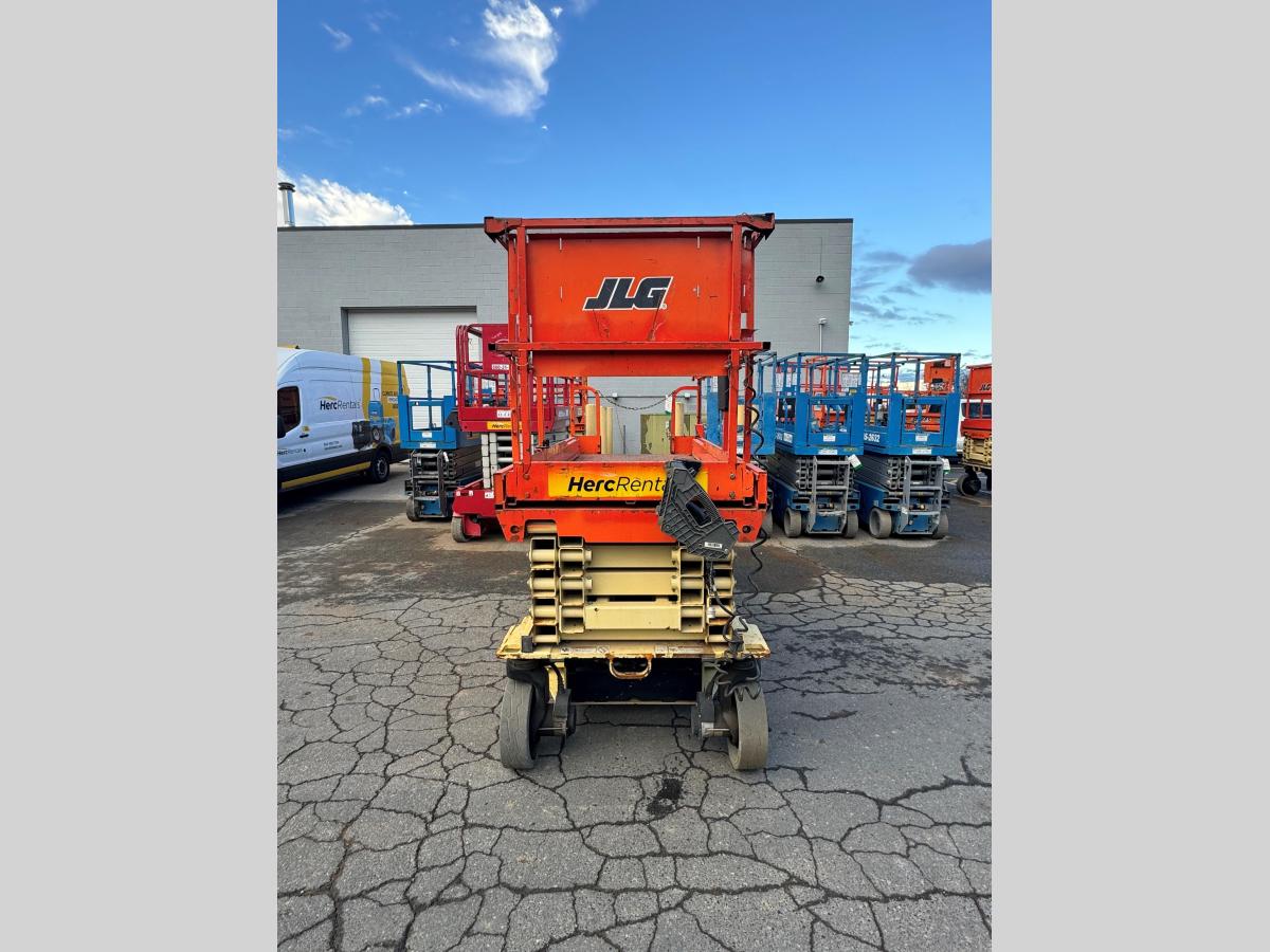 2016 JLG 3246ES