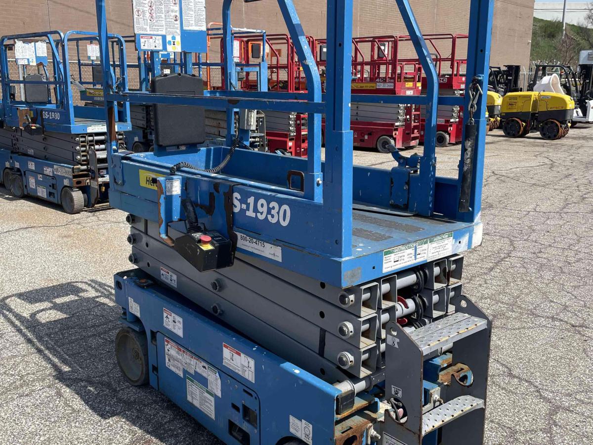2018 Genie GS-1930