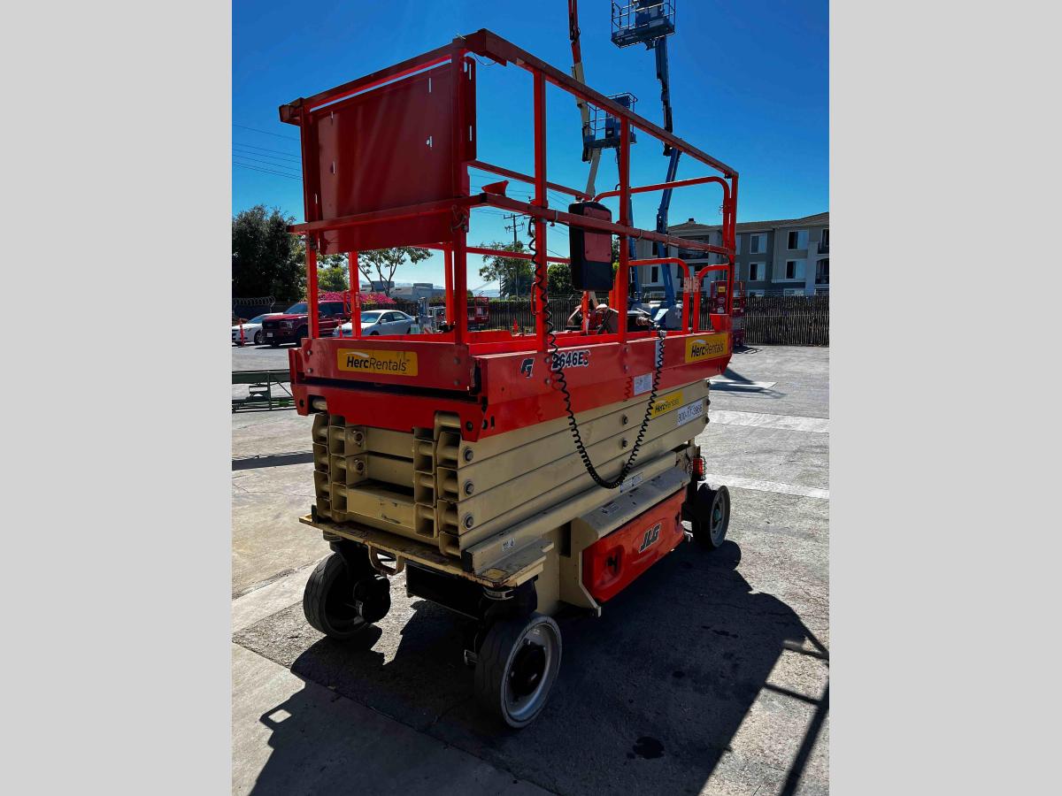 2017 JLG 2646ES
