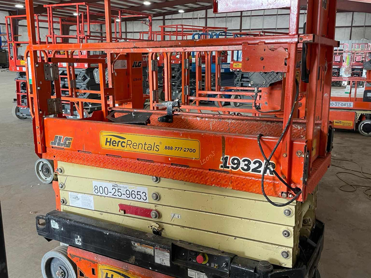 2019 JLG 1932R-4