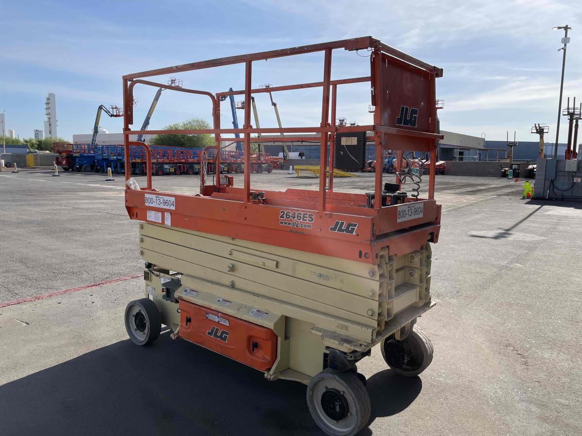 2017 JLG 2646ES