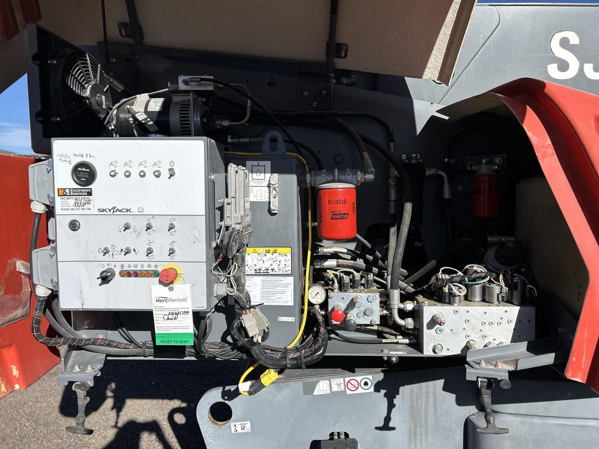 2017 Skyjack SJ66 T-9