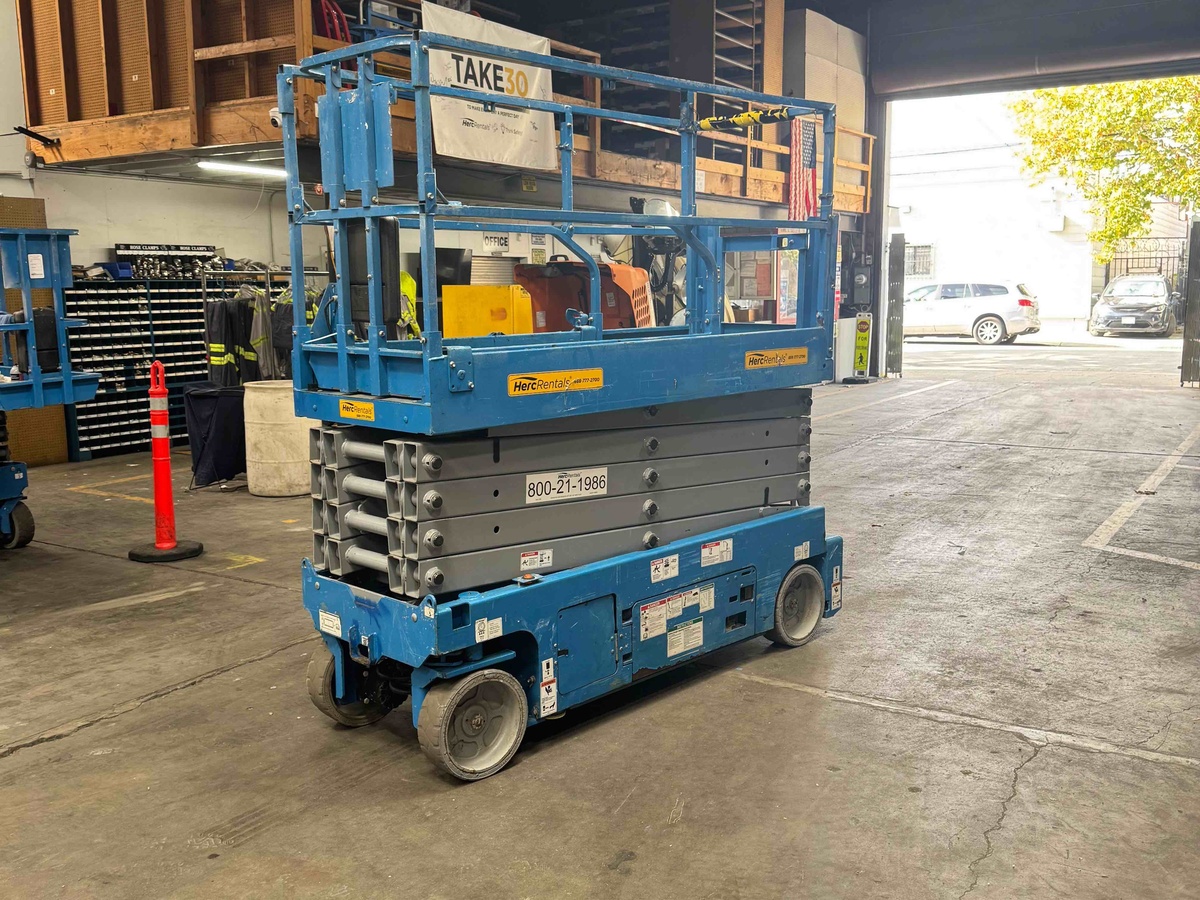 2018 Genie GS-3232