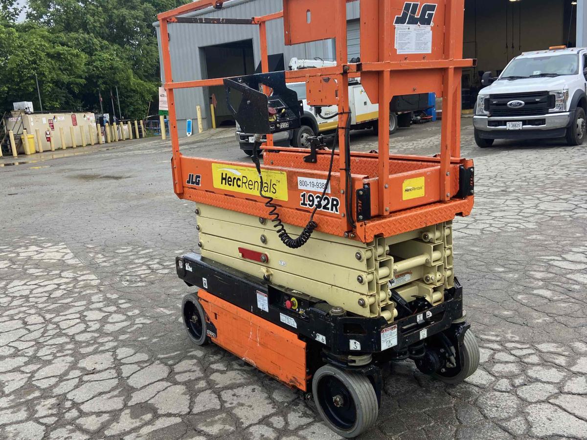 2018 JLG 1932R