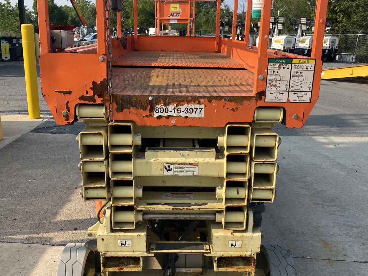 2017 JLG 3246ES