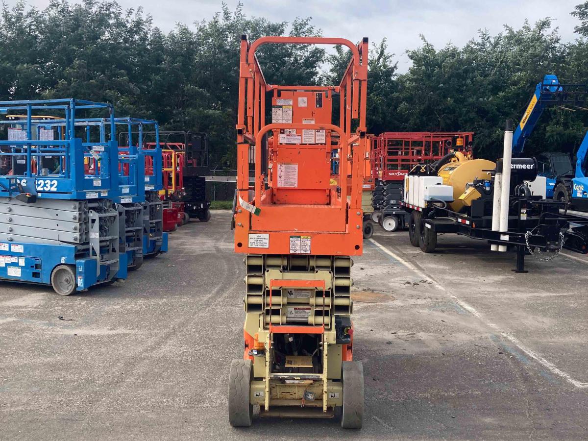 2017 JLG 2632ES