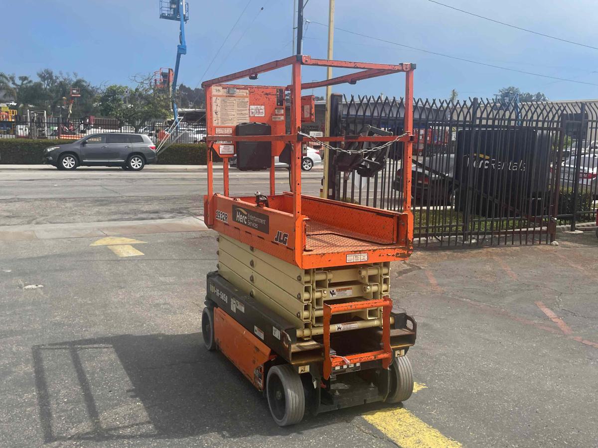 2017 JLG 1932R-5