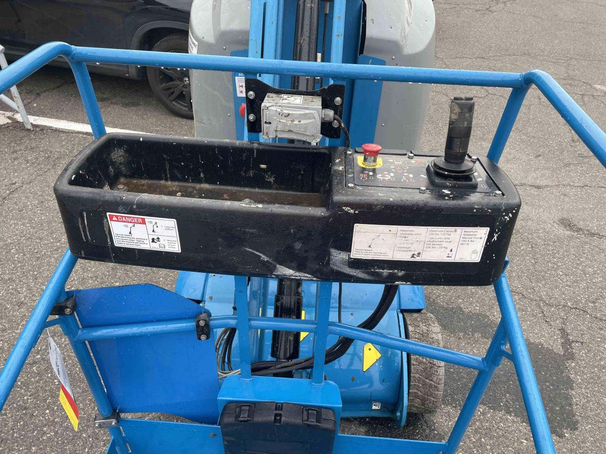 2017 Genie GR26J