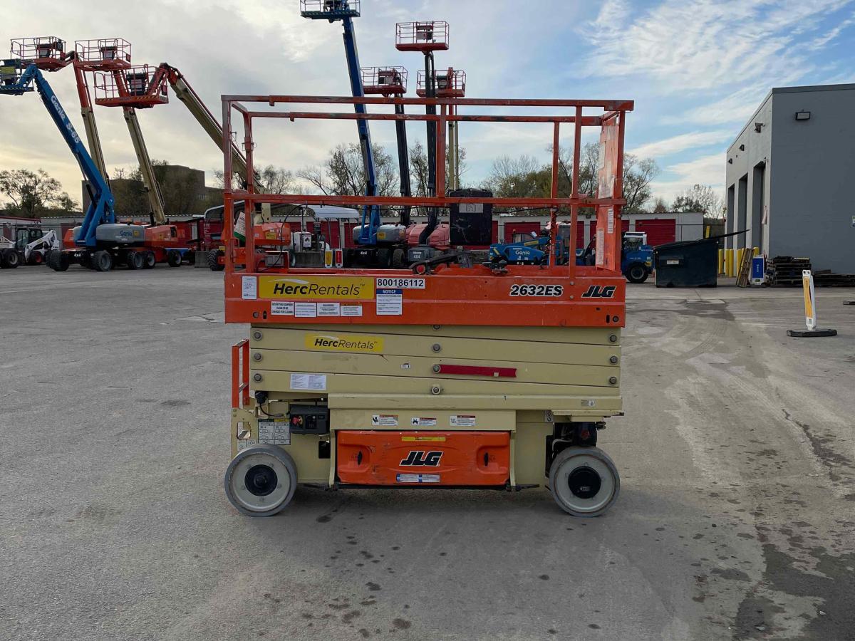 2017 JLG 2632ES