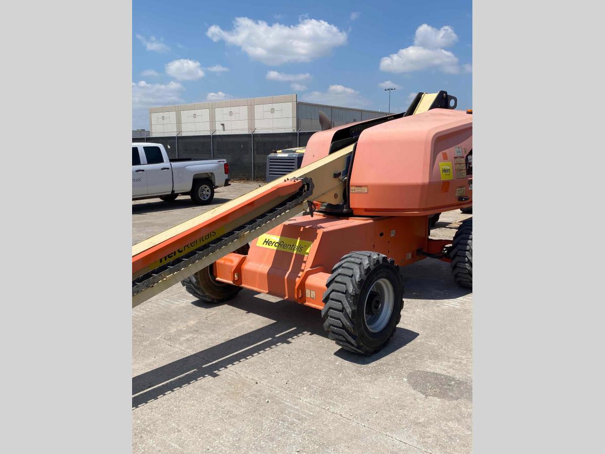 2017 JLG 400S