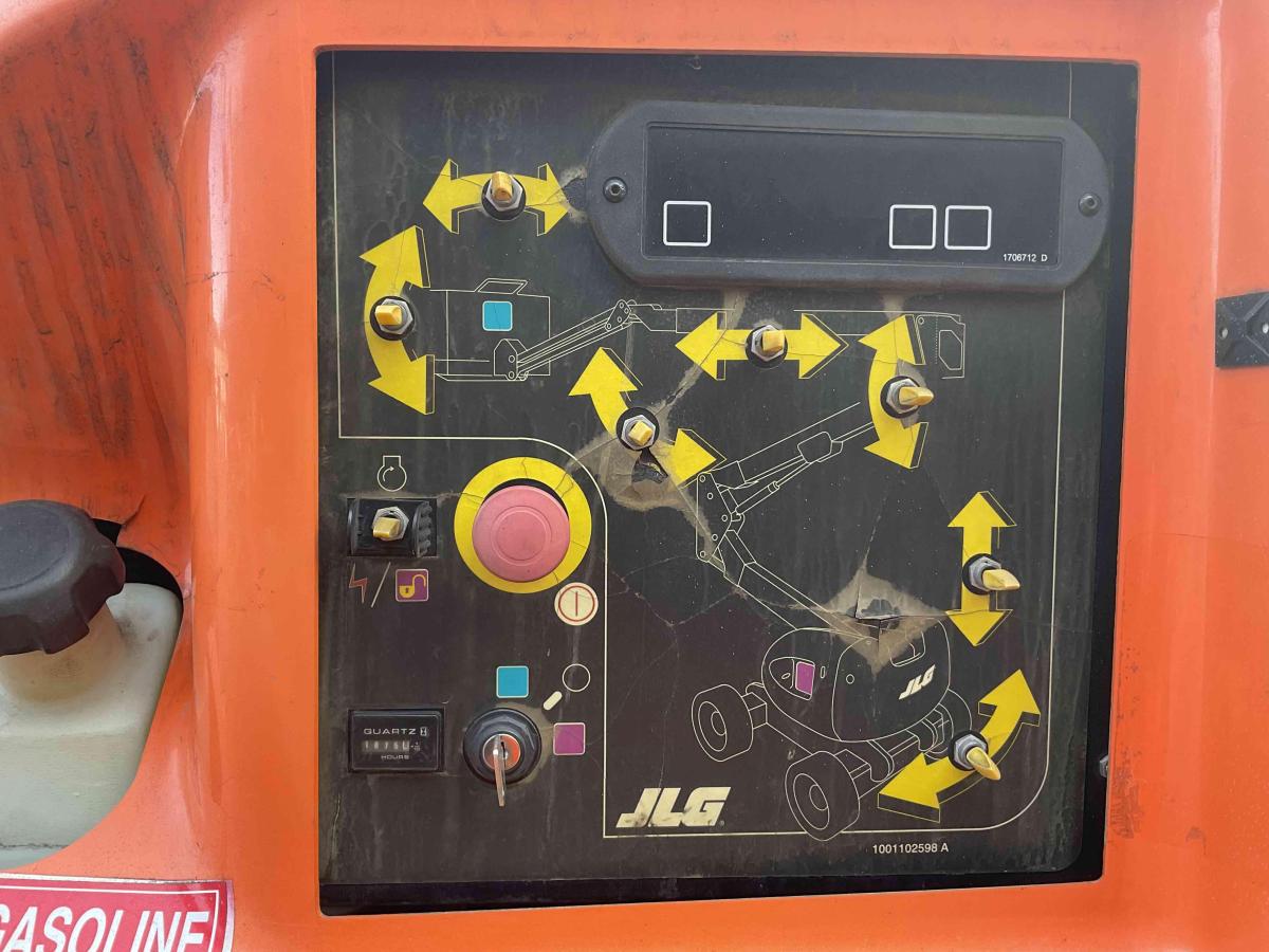 2015 JLG 450AJ