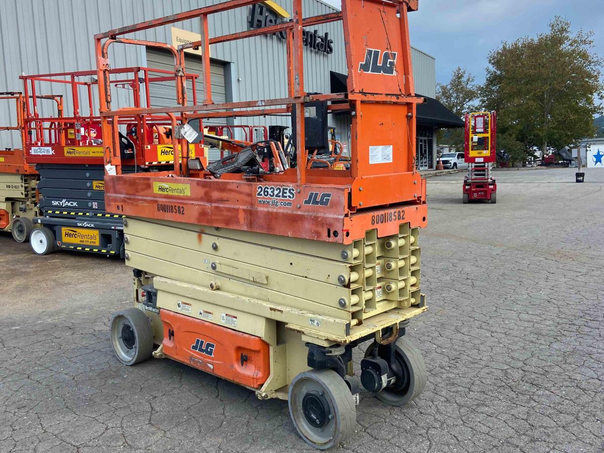 2016 JLG 2632ES