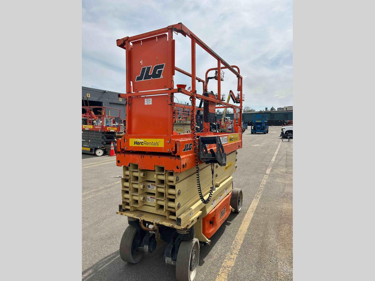 2017 JLG 2632ES