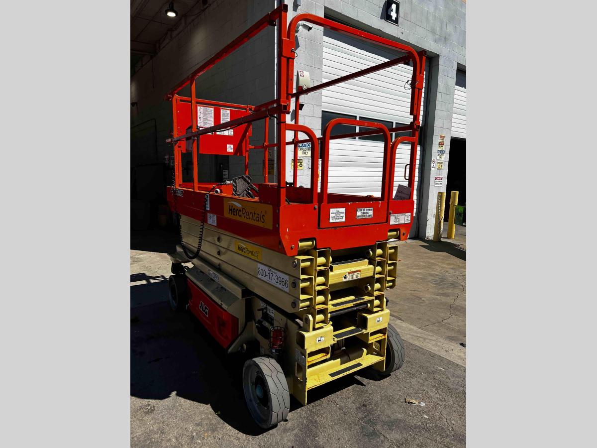 2017 JLG 2646ES