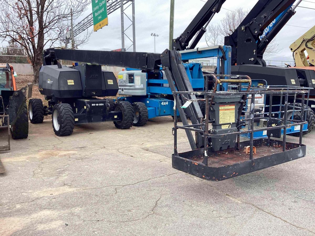 2015 JLG 800AJ
