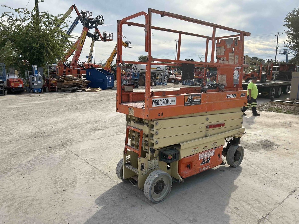 2017 JLG 2632ES-4