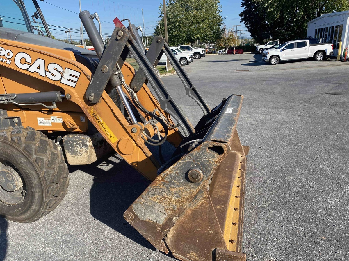 2019 Case 590SN-5