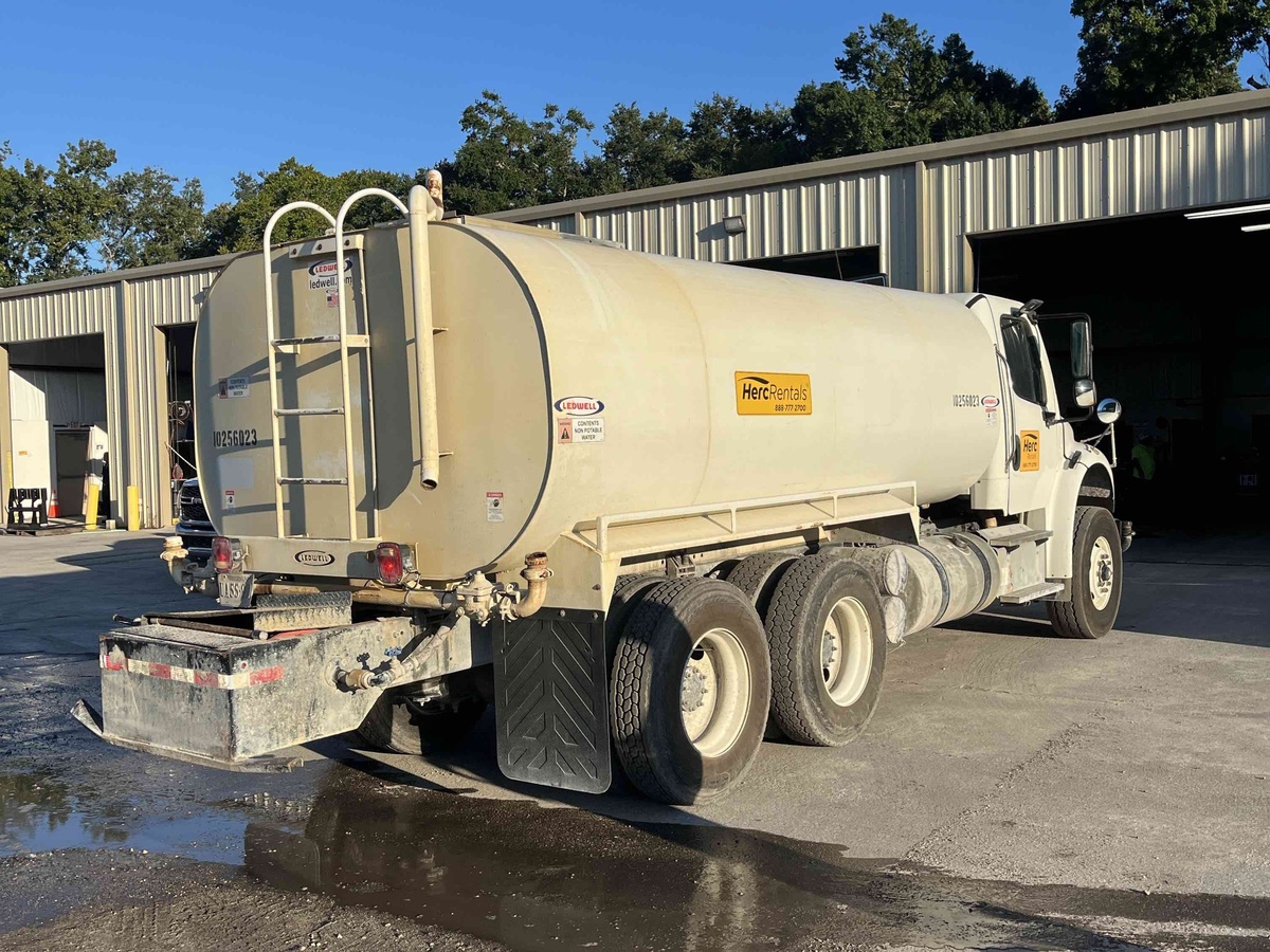 2019 Freightliner M2106-5
