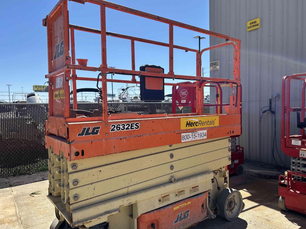 2017 JLG 2632ES