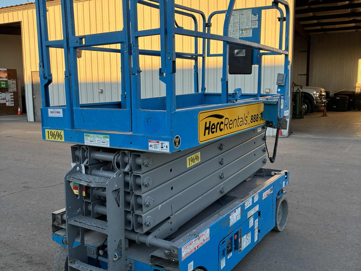 2015 Genie GS-3246-3