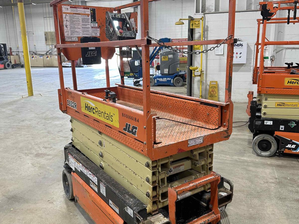 2017 JLG 1932R