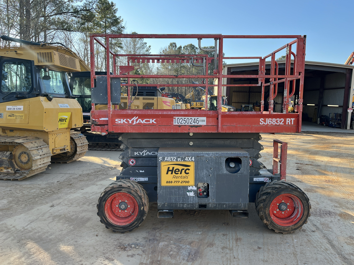 2018 Skyjack SJ-6832RT-2