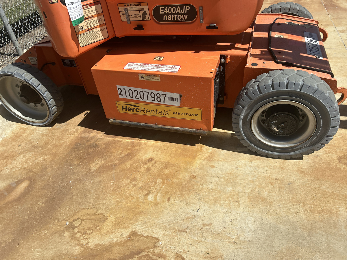 2017 JLG E400AJPN-11