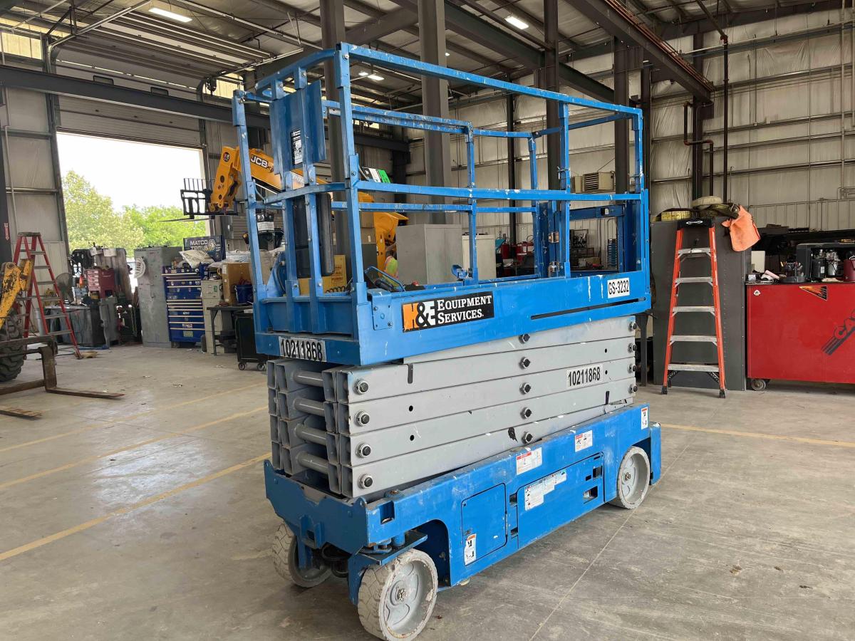2017 Genie GS-3232