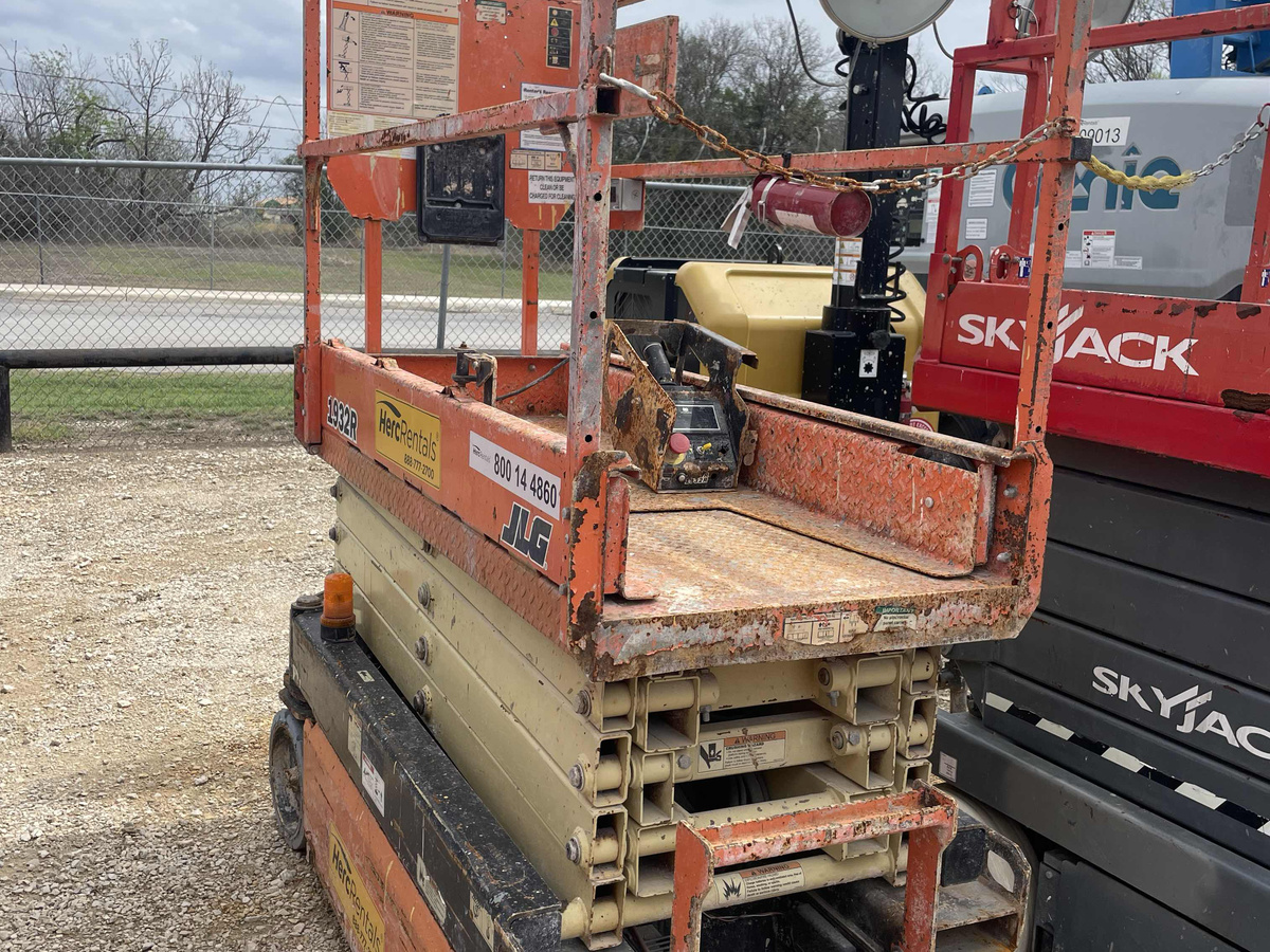2017 JLG 1932R-2