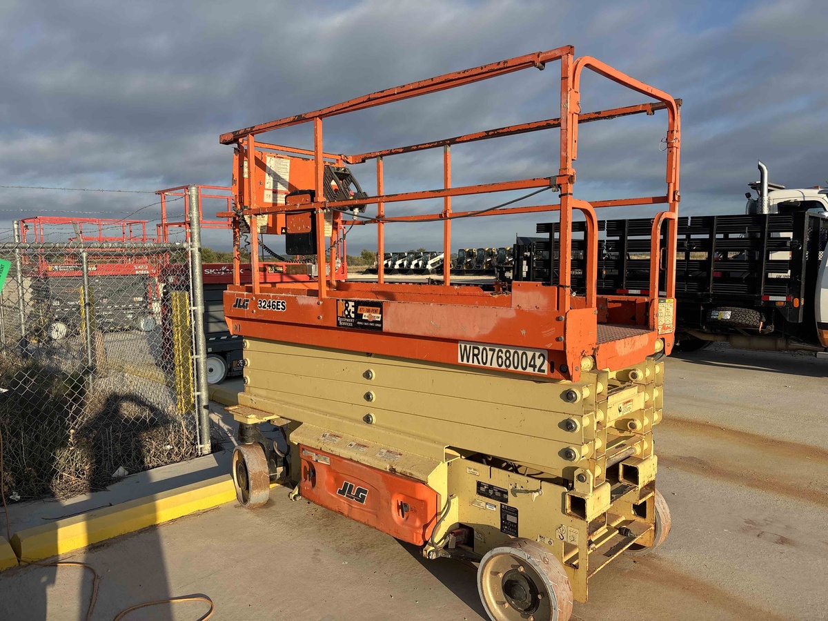 2018 JLG 3246ES-1