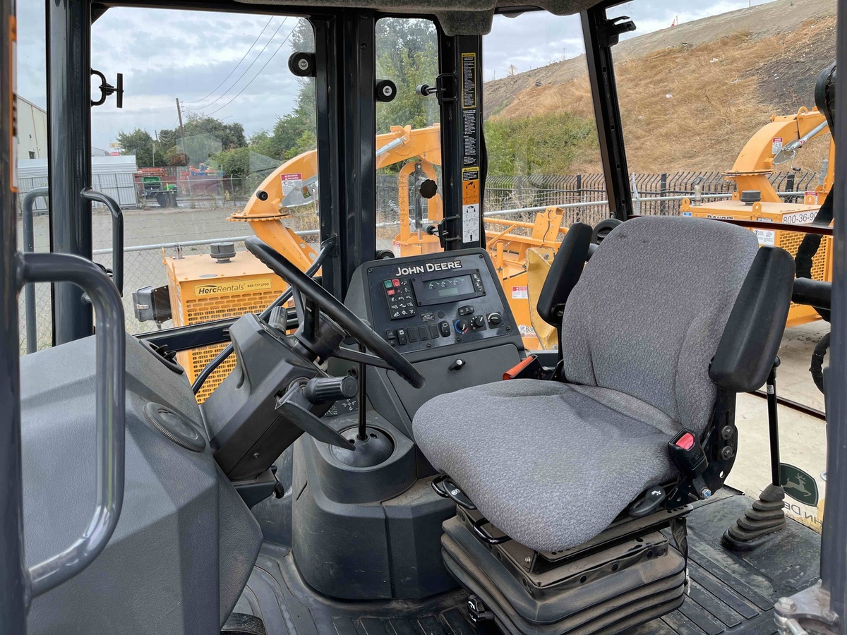 2017 John Deere 410L-6