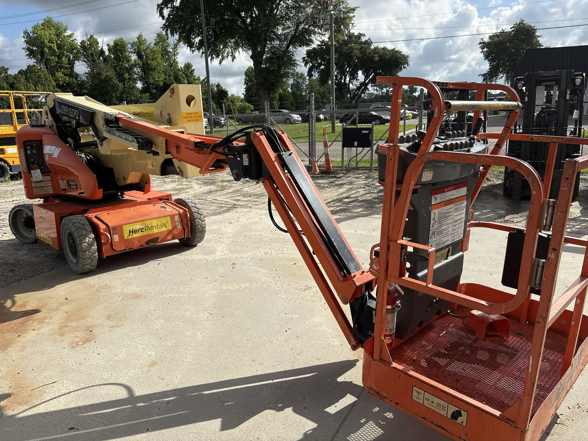 2017 JLG E400AJPN-2
