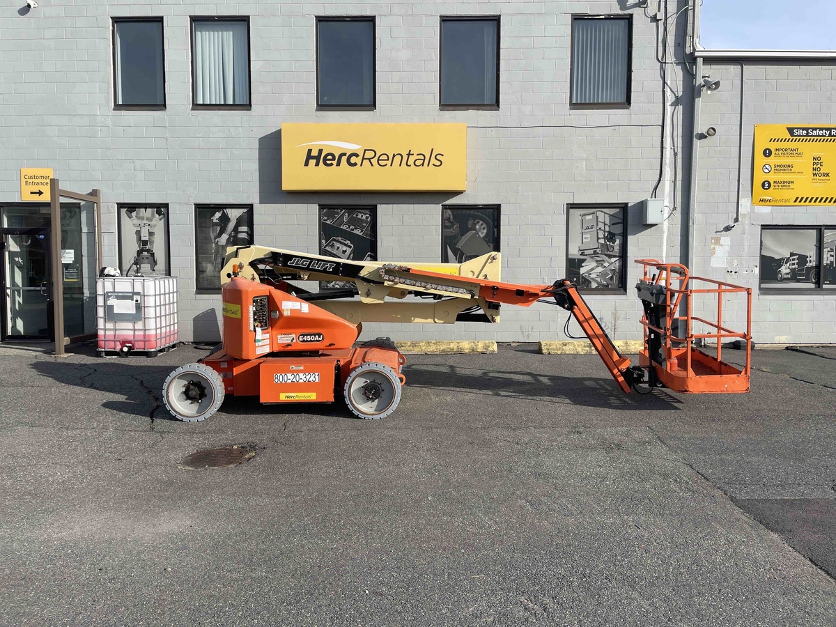 2018 JLG E450AJ