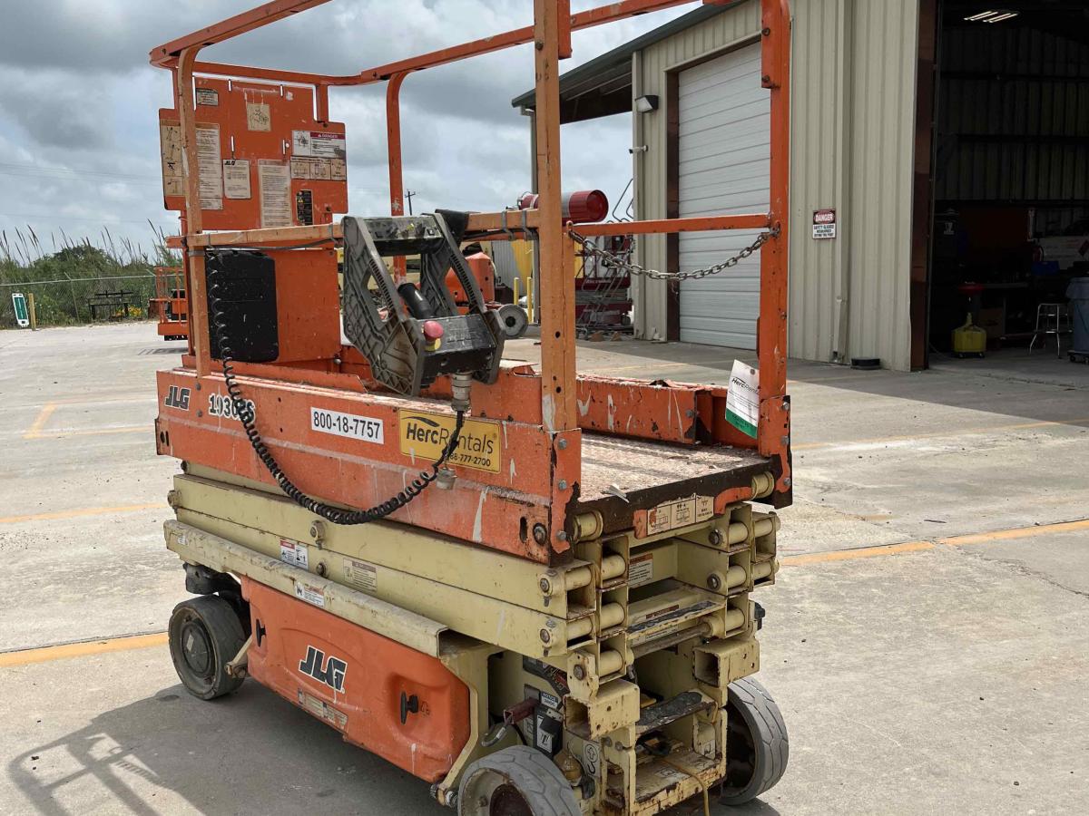 2017 JLG 1930ES