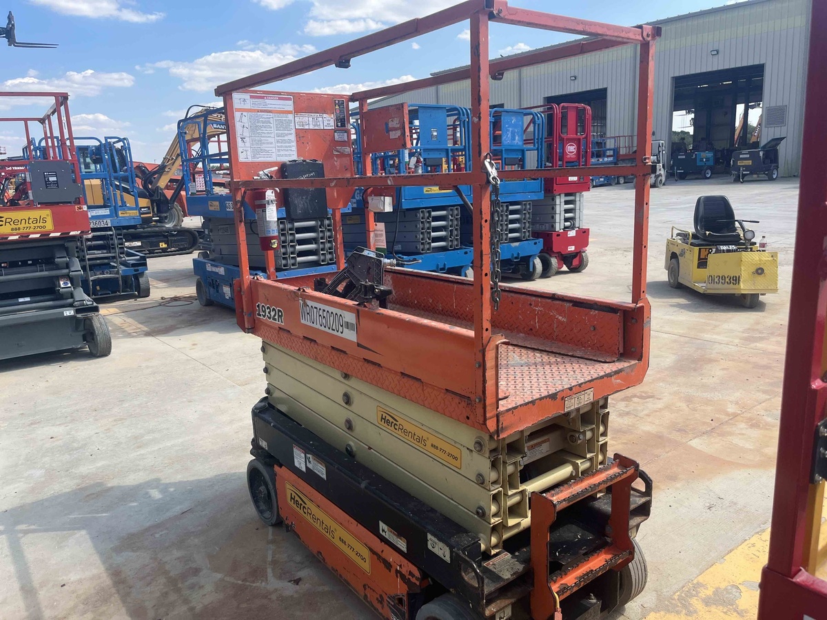 2018 JLG 1932R-3