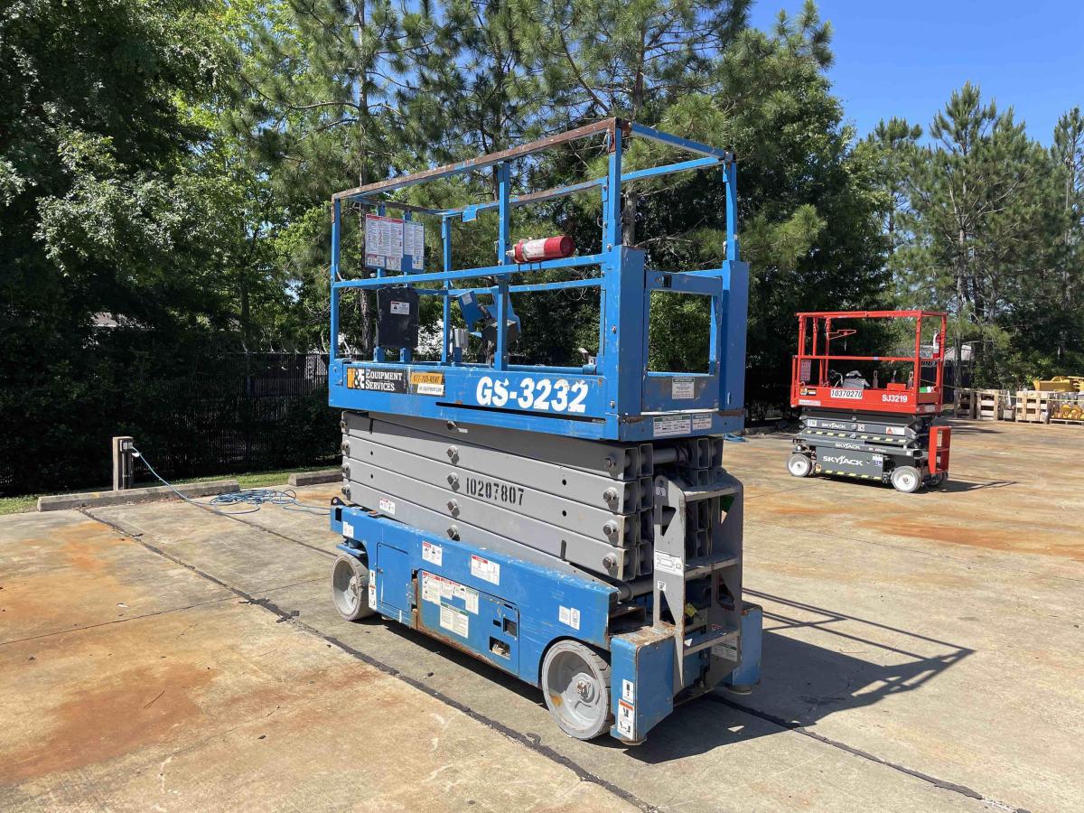 2017 Genie GS-3232
