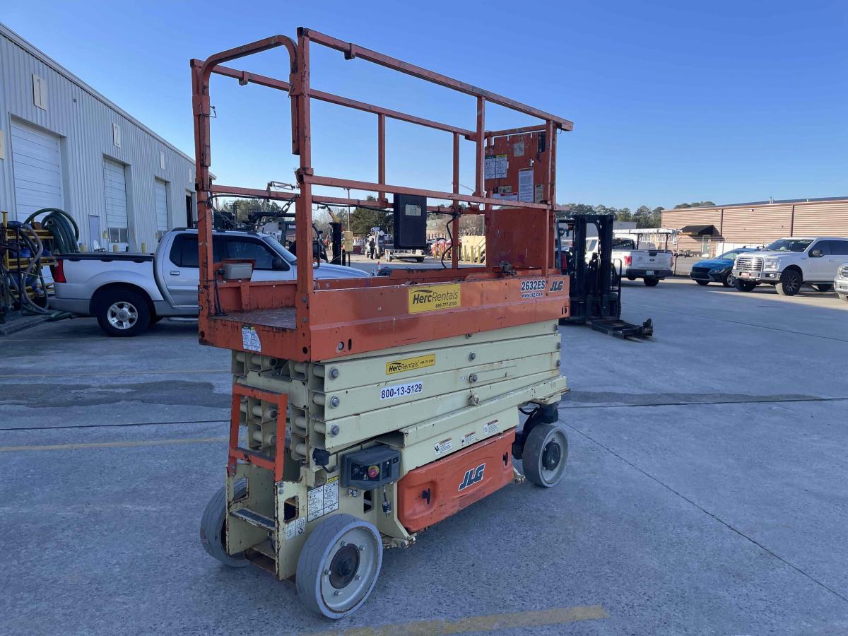 2017 JLG 2632ES