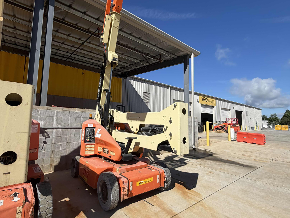 2014 JLG E400AJPN-4