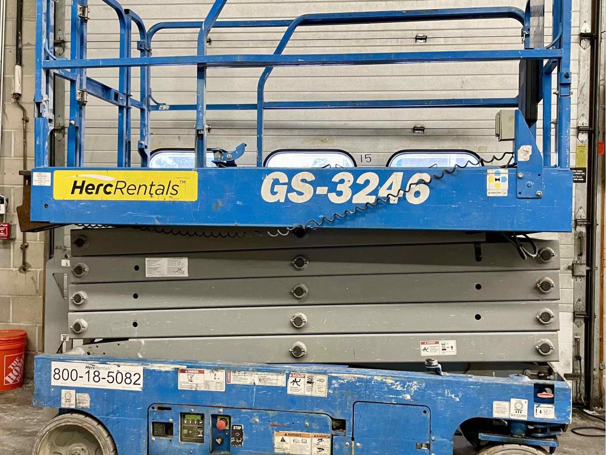2017 Genie GS-3246